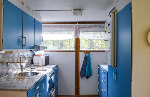 Varmdo House | Hyggeligt feriehus på stor skøn grund med god plads til, at børnene kan lege.