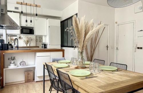 6th Arrondissement Apartment | Hyper Central - Familiale - Spacieux - Confortable - Les Frères de la Loc'