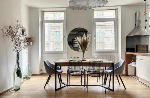 6th Arrondissement Apartment | Hyper Central - Familiale - Spacieux - Confortable - Les Frères de la Loc'