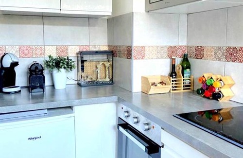 Poissy Apartment | HYPER CENTRE Gare RER A 250m Paris 20min