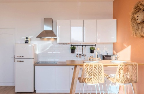 Tourcoing Apartment | Hypercentre - private parking, metro + train 100m
