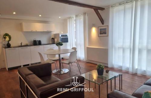 Enclos Apartment | Hypolite 3 Beautiful Apartment 80 meters from the Port of Honfleur 4