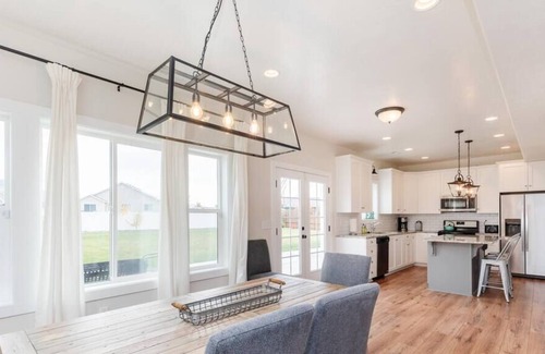 Hyrum House | Hyrum Hideaway / 4BD 2.5BA / Amazing Views