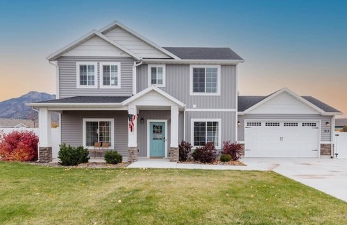Hyrum House | Hyrum Hideaway / 4BD 2.5BA / Amazing Views