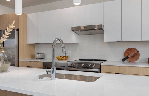 The Gulch House | Hyve - Haven Heights - Walk to Broadway