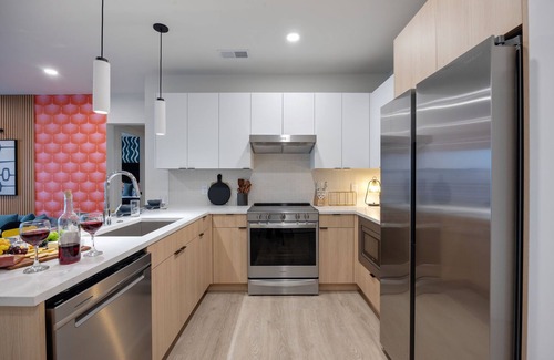 The Gulch House | Hyve - Waves - Walk To Downtown Broadway - Full Gym & Pool