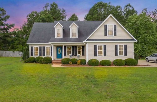 Hope Mills House | I-95 easy Gym Golf Cart Fire Pit Pet ok