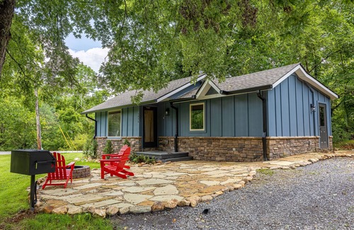 Gatlinburg - Pigeon Forge Cottage | I Do: Romantic Smokies Cabin!