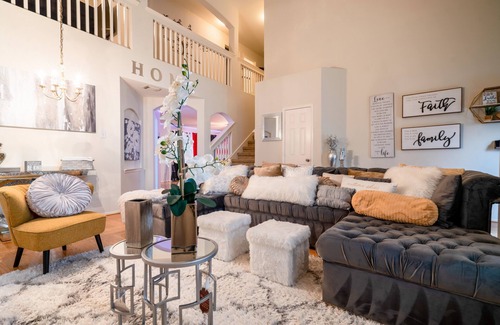 Houston House | IAH* Gameroom *Pool Table * Texas Home Living