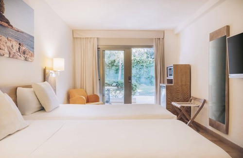 Capdepera Hotel | Iberostar Waves Pinos Park