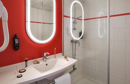 Les Tourrettes Hotel | ibis Montélimar Nord