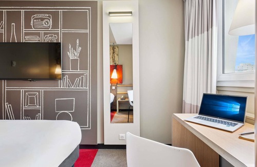 Montrouge Hotel | ibis Paris Porte d'Orléans