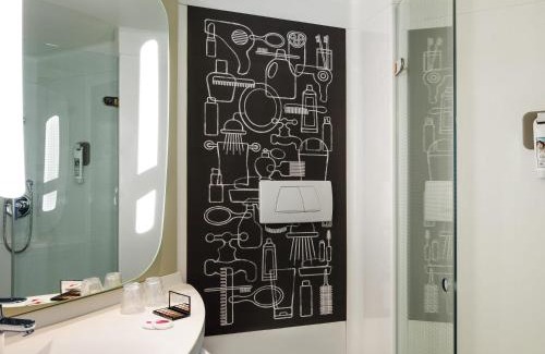 Saint-Denis Hotel | ibis Paris Saint-Denis Stade Sud