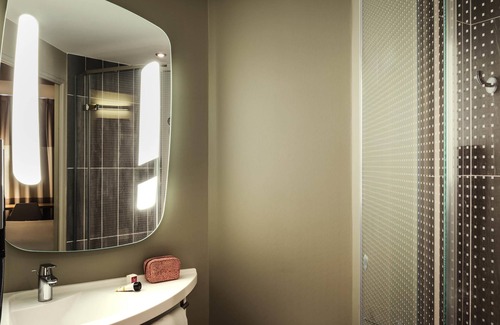 Montigny-le-Bretonneux Hotel | ibis Saint Quentin En Yvelines Velodrome