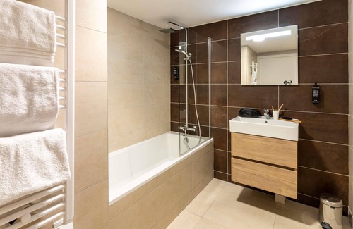 Cabries Hotel | Ibis Styles Cabriès Aix-En-Provence Tgv