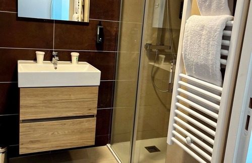 Cabries Hotel | Ibis Styles Cabriès Aix-En-Provence Tgv