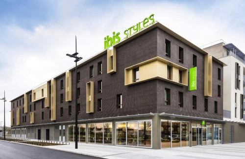 Guyancourt Hotel | ibis Styles Guyancourt Versailles