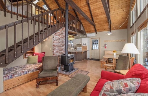 Leavenworth Cabin | Icicle Chalet- Close to Hike, Hot Tub, View, WIFI