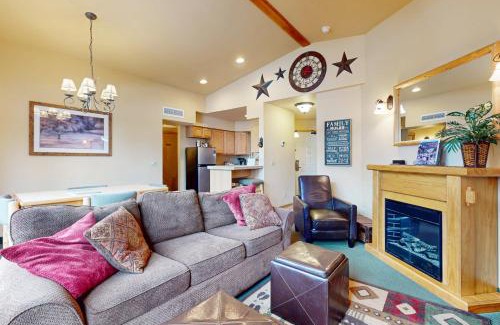 Downtown Leavenworth Apartment | Icicle Village Resort Condo #407