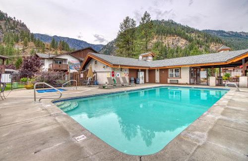 Downtown Leavenworth House | Icicle Village Resort 508: Alpine Aurora