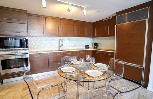 Downtown Miami Apartment | Icon Brickell - 17th floor - Sea View - Spa Access