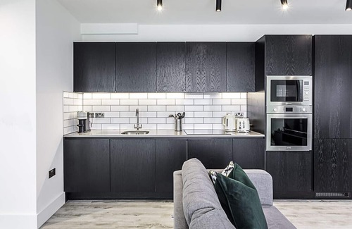 East Acton Apartment | Icon Tower Flat VIII
