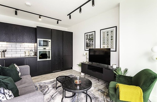East Acton Apartment | Icon Tower Flat VIII