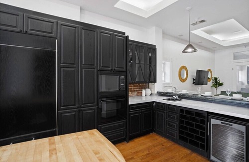 East Village House | Iconic 9BR Landmark in Gaslamp | Sleeps 14