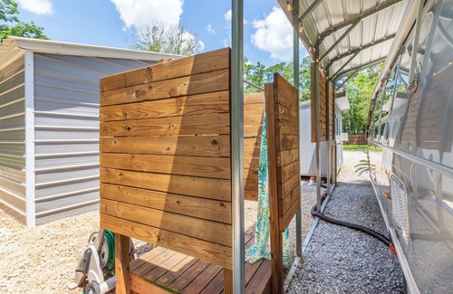 Gulf Shores House | Iconic Airstream Camper, PRIVATE Pet Friendly, Near Sportplex, 8 mi to Beach.