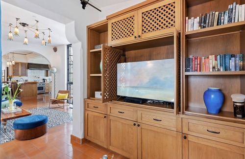 Laguna House | Iconic Architecture, Hot Tub, and Stunning Views- All Within Minutes From Downtown SB!