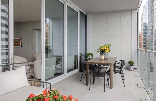Downtown Chicago Apartment | Iconic Downtown Penthouses Getaway + City Views