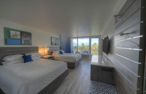 Fort Walton Beach Hotel | Iconic Grotto Pool Views at Seaside Retreat Near Indian Temple Mound Museum
