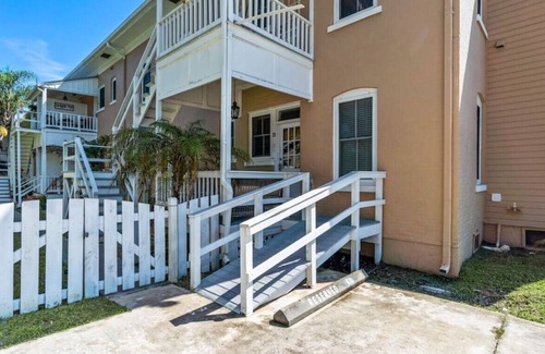 Lincolnville Condo | Iconic Lakeview Living Charming Downtown Cottage full of History