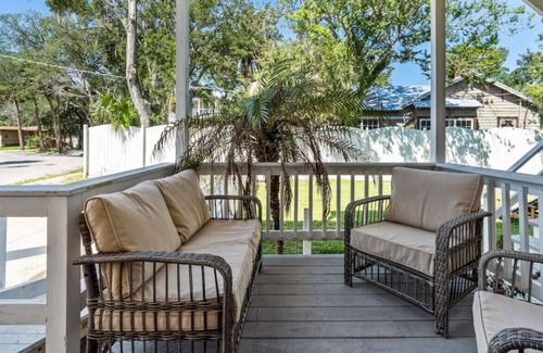 Lincolnville Condo | Iconic Lakeview Living Charming Downtown Cottage full of History