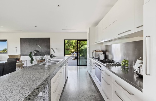 Prevelly House | Iconic luxury beach house, unsurpassed ocean views - vineyards on your doorstep
