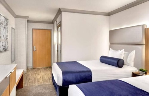 Gateway District House | Iconic of Las Vegas! 3 Great Units, On-site Casino and 2 Pools, Near Mob Museum