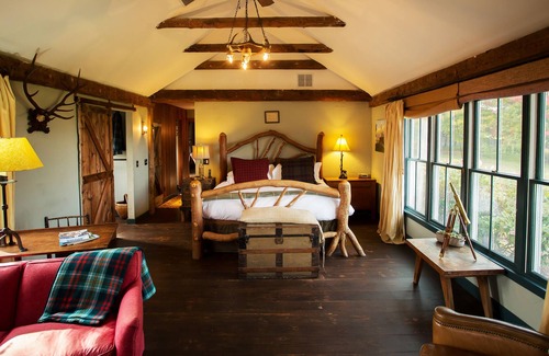Morrisville House | Iconic Stowe Mountain Farm, 88 acres! 6min to Downtown Stowe, 8min to Mt Road.