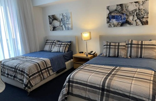 Hallandale Beach Resort | Iconic View - Family 2BR Hotel Suite @beach
