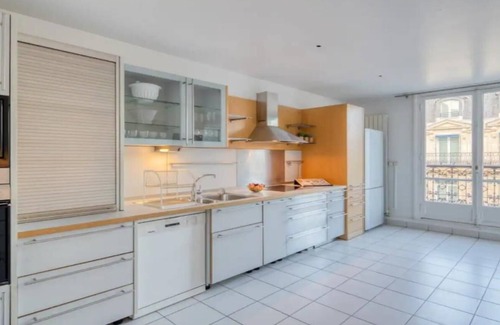 Champs-Elysees Apartment | ICONIC VIEWS AWAIT: LUXE 5-BEDROOM PENTHOUSE IN PRESTIGIOUS CHAMPS-ELYSÉES-350M2