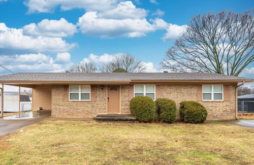 Morrilton House | Ida's Ideal Homestead cute & cozy 3Bed/1Bath, perfect for Work-Stay or Family Vacay!
