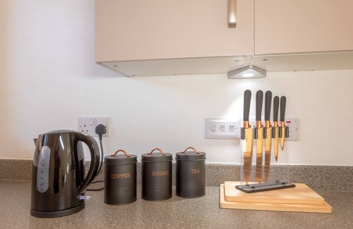 Derby House | Ideal 2 Bed Apartment - Central - FREE WIFI - NETFLIX - 2 En-suites