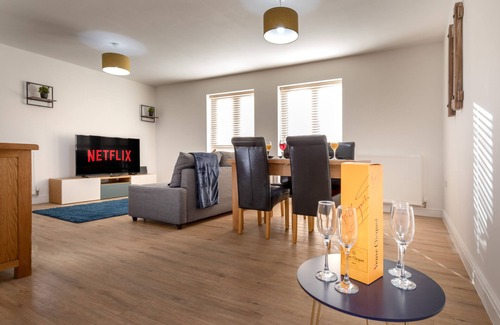 Derby House | Ideal 2 Bed Apartment - Central - FREE WIFI - NETFLIX - 2 En-suites