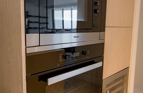 Singer Island Hotel | Ideal 2BR Living with Beachview in Riviera Beach