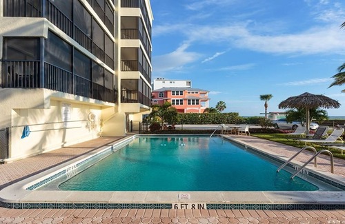 Mid Island Condo | Ideal Beachfront location, Spectacular Sunsets, Bright Lovely Corner Condo