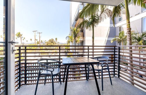 Sawtelle Apartment | Ideal Brentwood 1BR w/Pool, Gym, W/D, walk to bars, shops, by Blueground