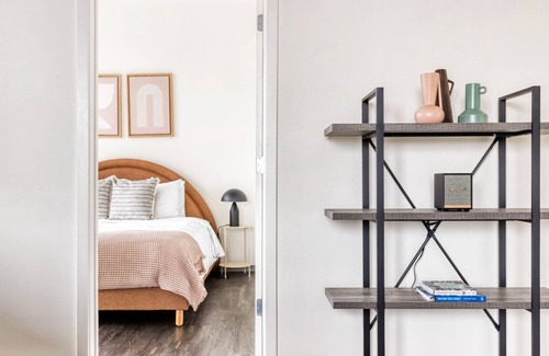 Bucktown Apartment | Ideal Bucktown 2 BR w/ Gym, close to shops, by Blueground