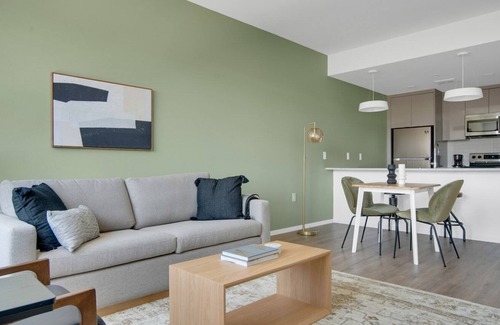 Congress Park Apartment | Ideal Congress Park 1BR w/ Gym & Pool, near shops & dining, by Blueground