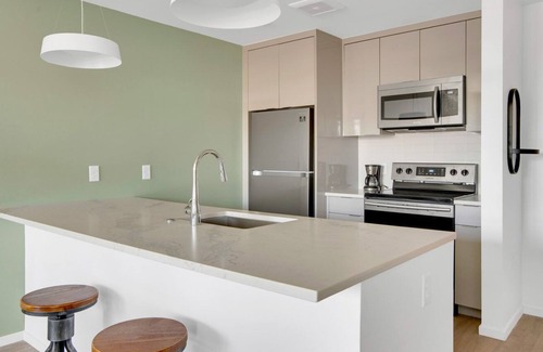 Congress Park Apartment | Ideal Congress Park 1BR w/ Gym & Pool, near shops & dining, by Blueground