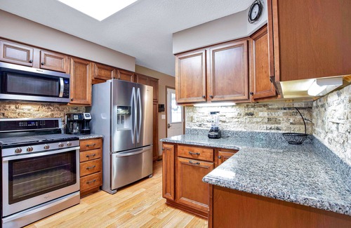 Sunrise Beach House | Ideal Cove with Amazing Dock, Kayaks & Fire Pit