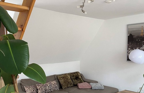 Bergisch Gladbach Condo | Ideal fair / guests / fitter 5 room apartment, 85 m², only about 13 km from Cologne / Messe. 3 separate bedrooms, up to 7 persons, living room, kitchen / dining room, 2 balconies. The apartment is centrally located, all shops are needed in the vicinity